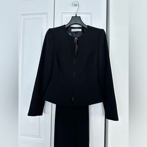 TAHARI ARTHUR S LEVINE BLACK TWO PIECE PANTSUIT SIZE 0 PETITE NWT